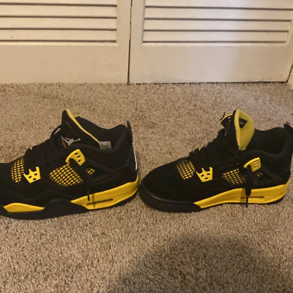 Jordan 4 Retro (Grade School)